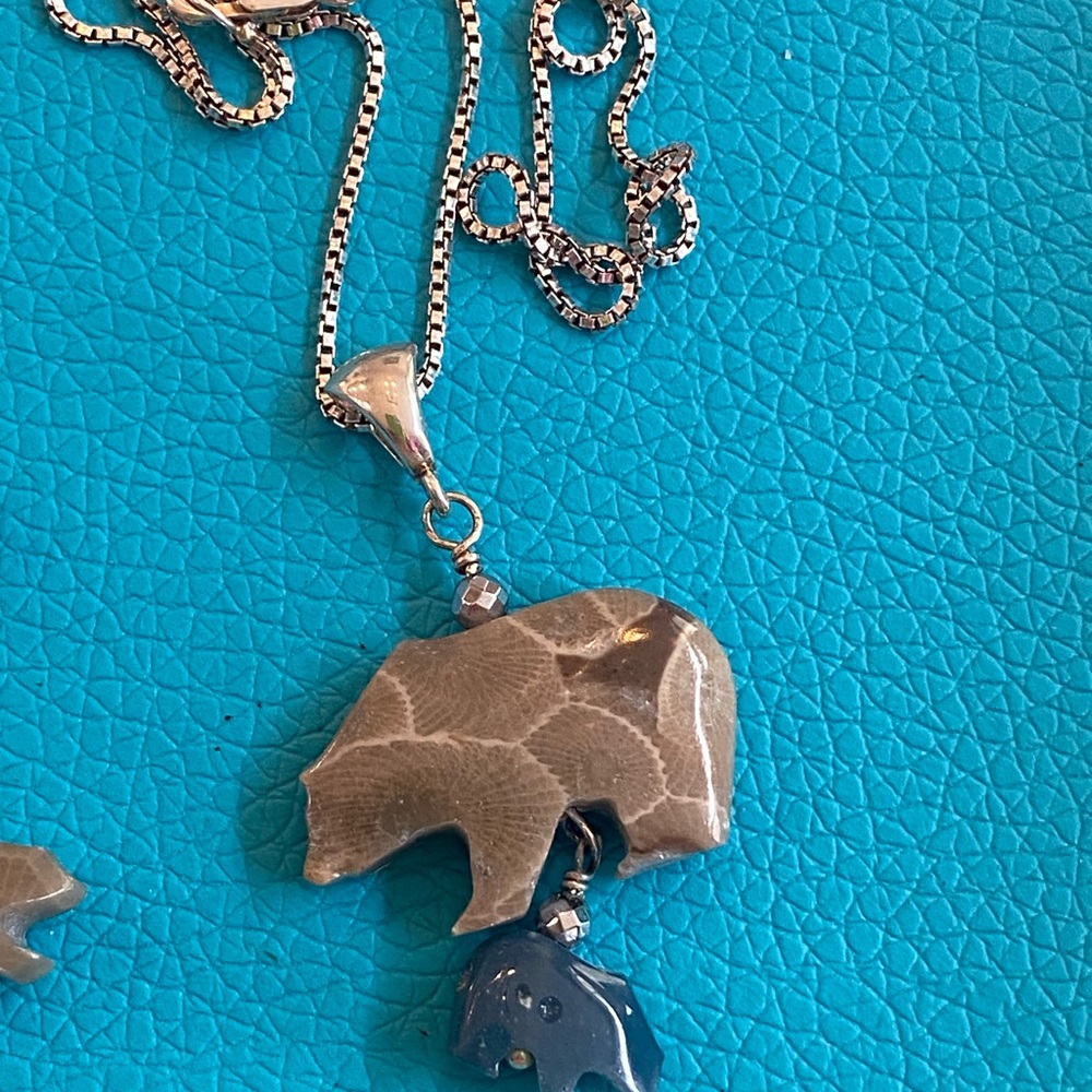 Petoskey Mama Bear Pendant and Baby Bear Earrings Set Silver with 18” Chain - Picture 5 of 9
